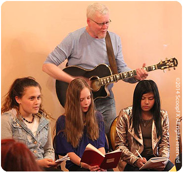 Marlisa, with fellow songwriting students and Stephen Kiely at the Songsalive! Australia Workshop In The Mountains 2013